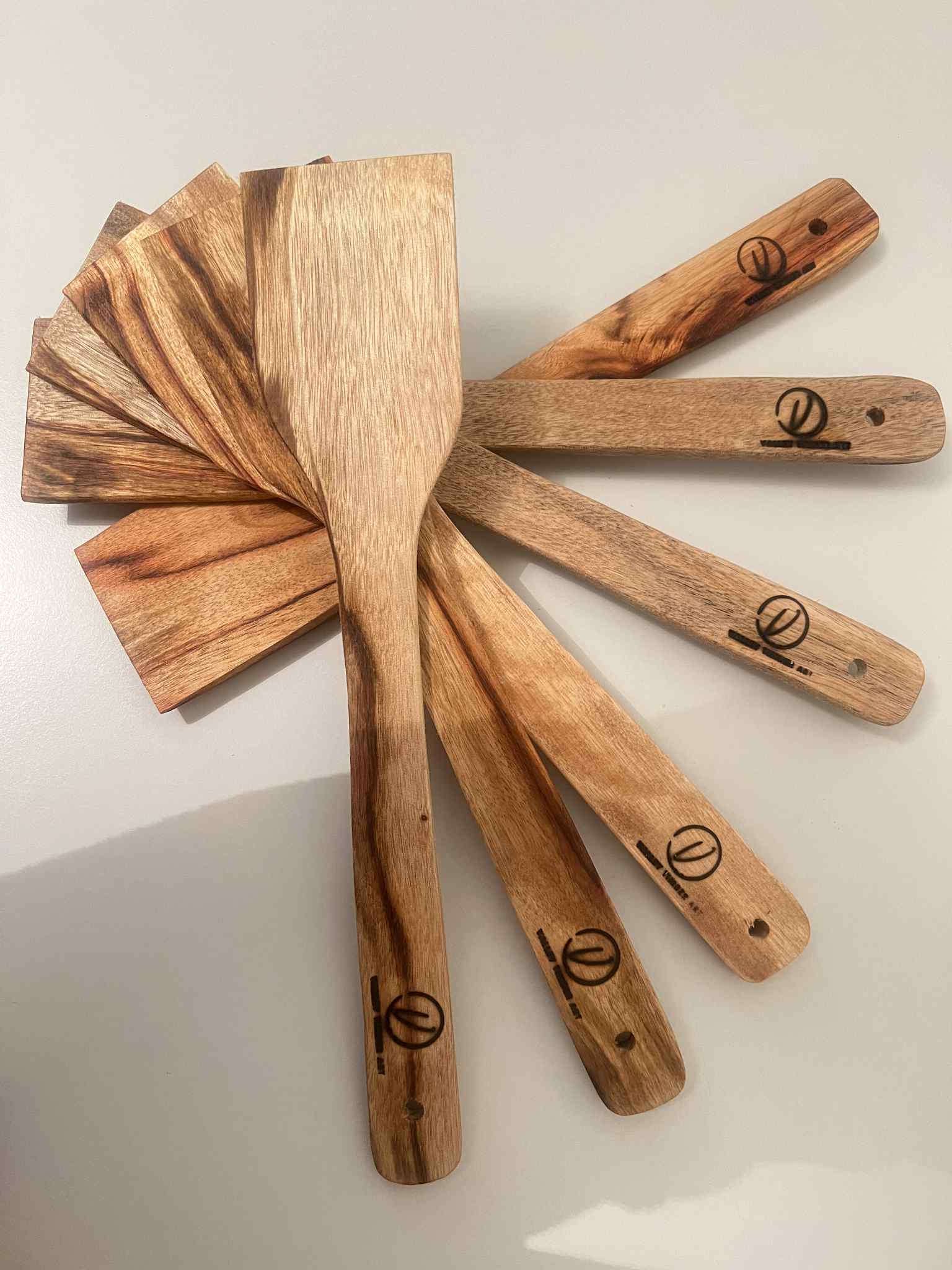 Camphor Laurel Spatula